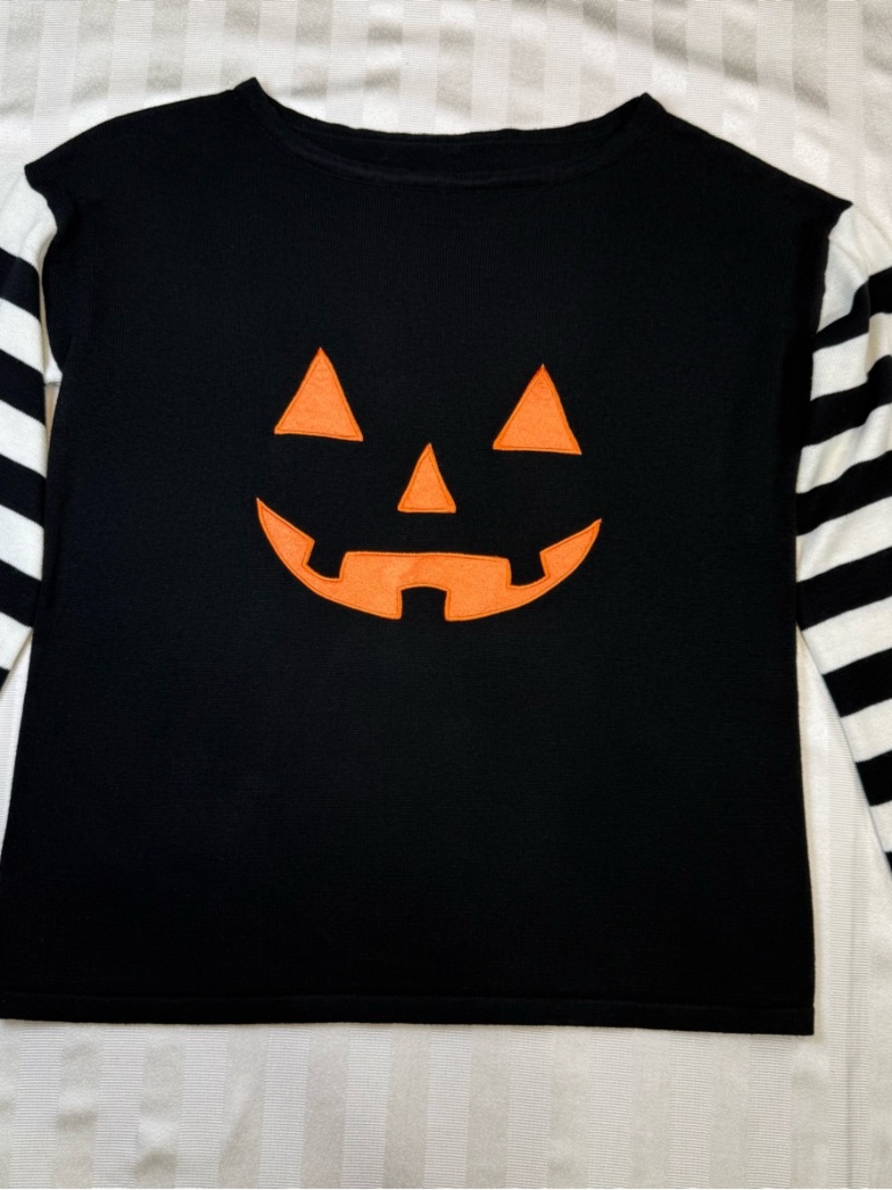 Halloween Jack-O’-Lantern Sweater Sz Small Black Striped Sleeves Pumpkin Knit - Picture 10 of 10